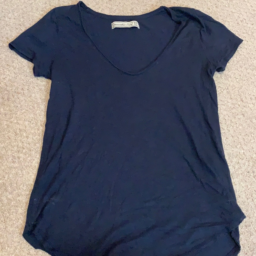 Navy blue v-neck tshirt